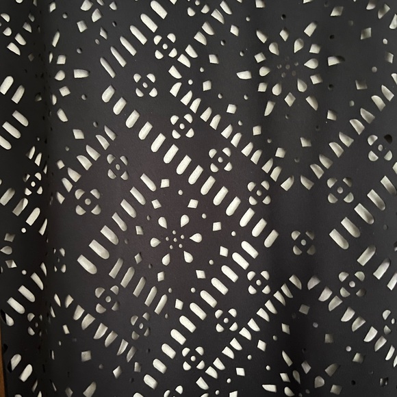 CHICOS NWOT Black Cut-out Pattern Overlay Pencil Skirt in Size 1.5. (Size 12) - Picture 2 of 9